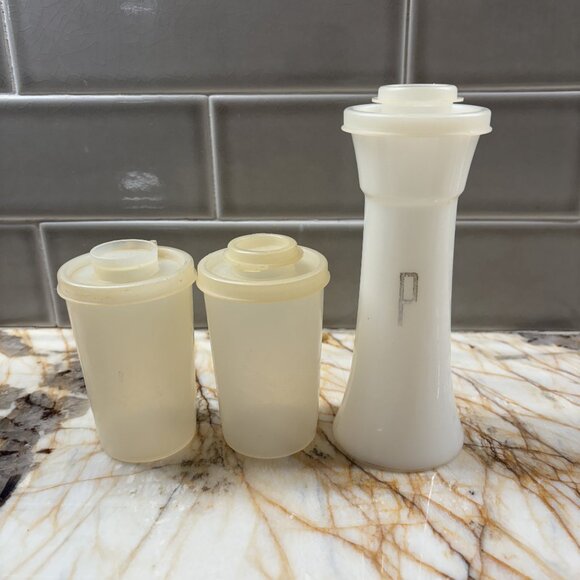 Vintage Tupperware Shakers - Picture 1 of 3